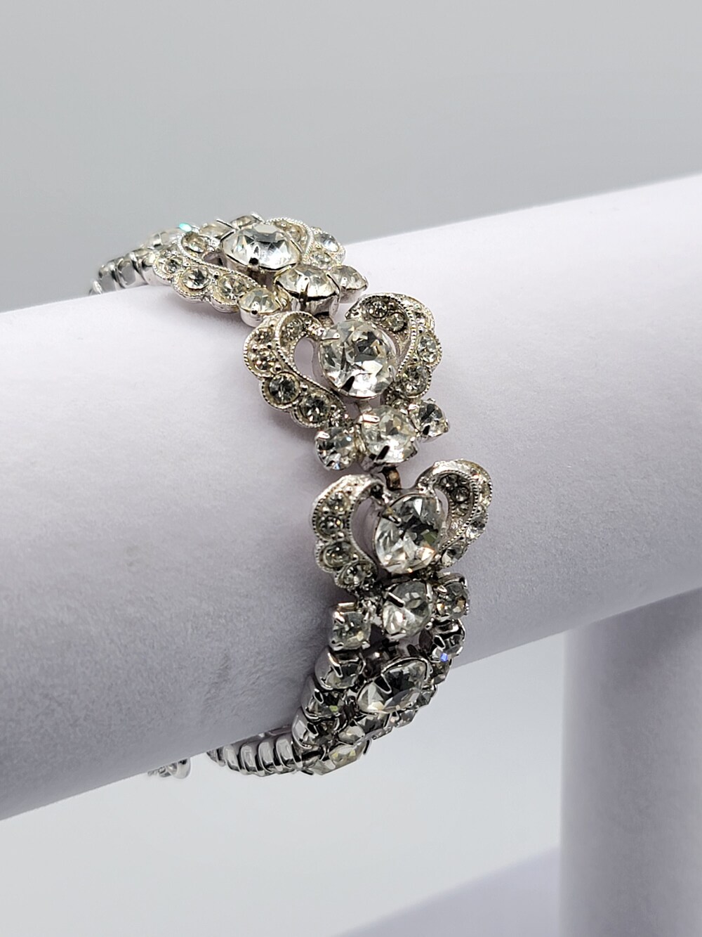 Vintage Weiss Clear Rhinestone Bow Bracelet 7 Inch